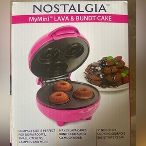 Mini Lava and Bundt Cake Maker